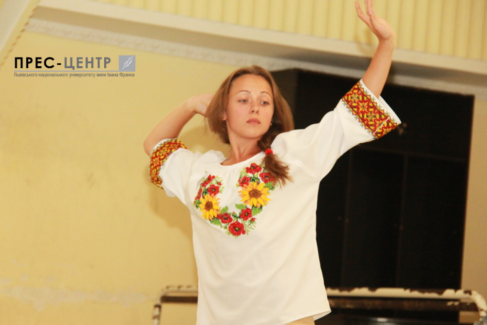 Абітурієнти з усієї України беруть участь у творчому конкурсі на факультеті культури і мистецтв