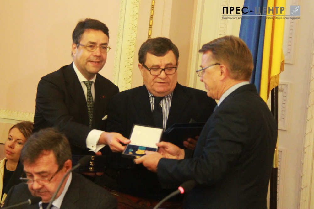 За внесок у поширення ідеї єдності Європи науковців Львівського та Харківського університетів нагородили медалями