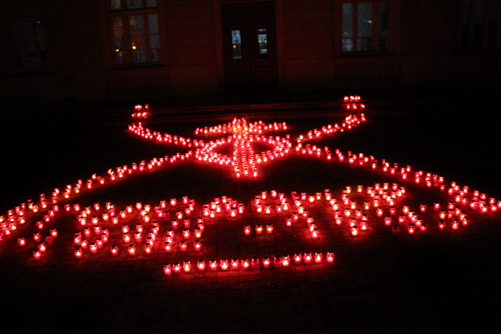 Студенти та викладачі економічного факультету запалили більше 1000 свічок у пам’ять про страшні події Голодомору в Україні