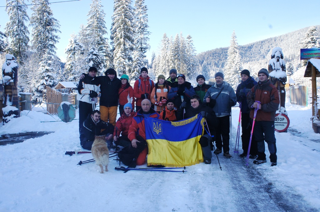 Викладачі та студенти Львівського університету зимовим сходженням на Говерлу розпочали ювілейний рік Івана Франка