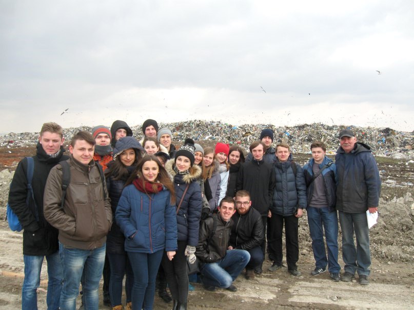 Екологічна акція студентів-географів «Сортуй відходи – збережи ресурси»