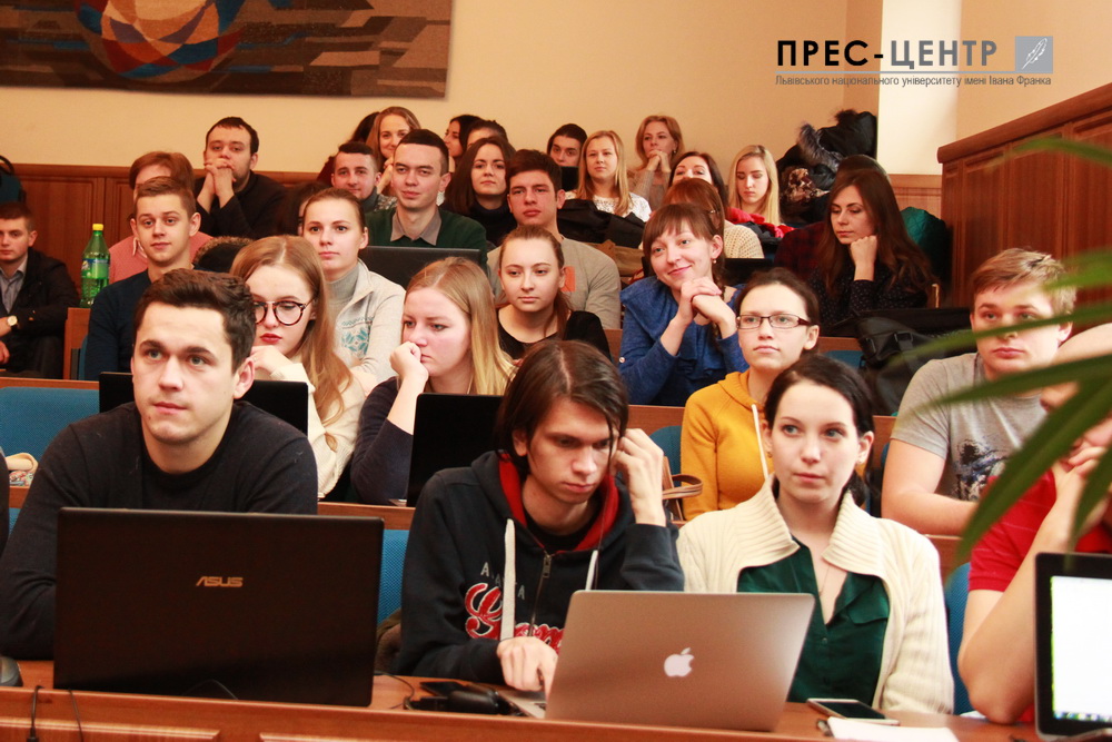 Студенти-економісти Львівського університету беруть участь у віртуальному бізнес-турнірі «Лідер ринку – 2016»
