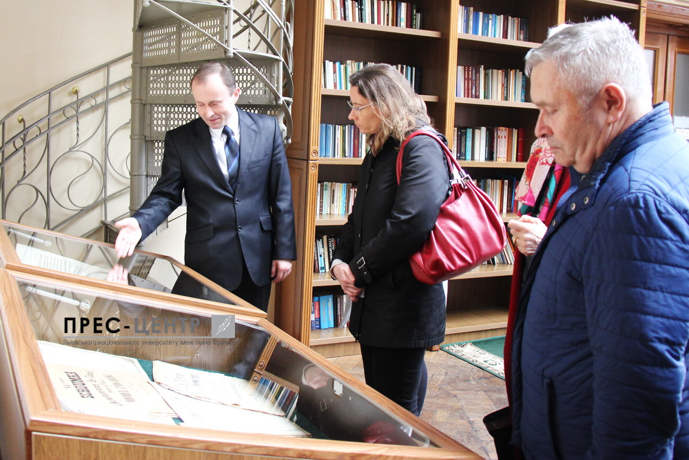 Надзвичайний і Повноважний Посол Франції в Україні Ізабель Дюмон відвідала університетську книгозбірню