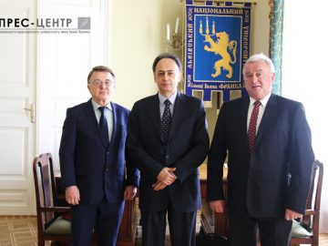 Ректор Володимир Мельник зустрівся із Послом ЄС в Україні	Хюґом Мінґареллі