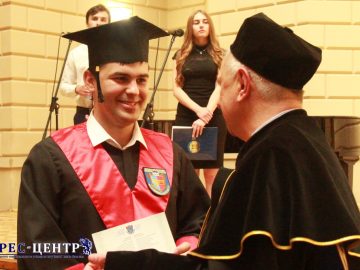 Випускники факультету прикладної математики та інформатики отримали дипломи про вищу освіту