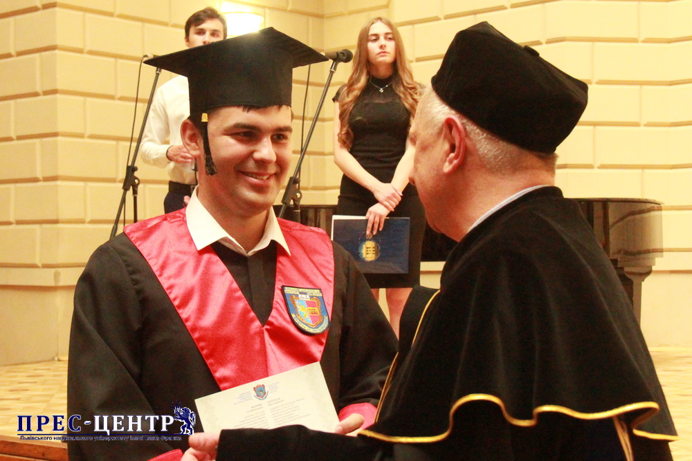 Випускники факультету прикладної математики та інформатики отримали дипломи про вищу освіту