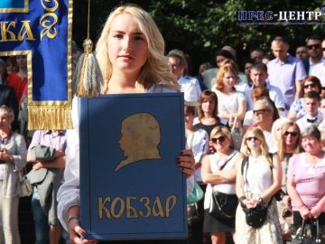 Близько чотирьох тисяч першокурсників прийняли присягу студента Львівського університету