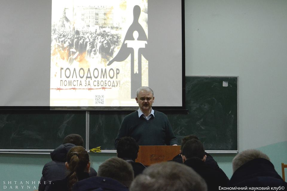 Студенти та викладачі економічного факультету вшанували пам’ять жертв Голодомору в Україні