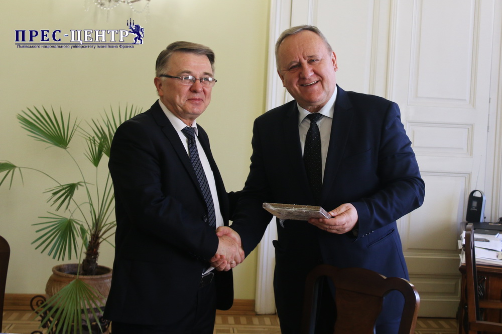 The Rector of the University, Volodymyr Melnyk, met with a professor of the Jan Kochanowski University in Kielce, NATO advisor of the Republic of Poland in Ukraine, Bogusław Pacek