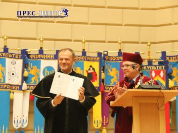 «Доктор і друг»: Дональдові Туску вручили диплом «Doctor Honoris Causa Львівського університету»