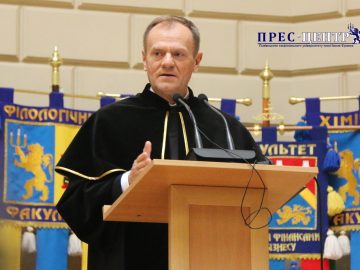 «Доктор і друг»: Дональдові Туску вручили диплом «Doctor Honoris Causa Львівського університету»