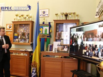 Онлайн-діалог з учнями українських шкіл триває