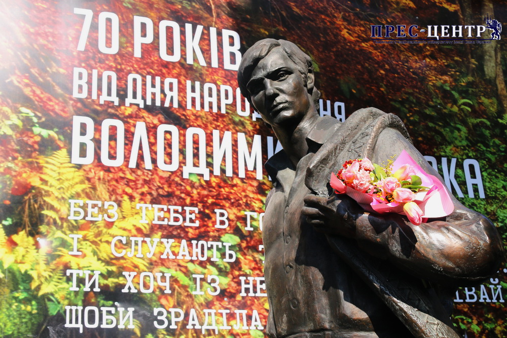 Пісня завжди буде поміж нас: флешмоб до дня народження Володимира Івасюка