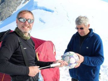 Учасники Антарктичної експедиції провели мініфутбольний матч на високогір’ї материка