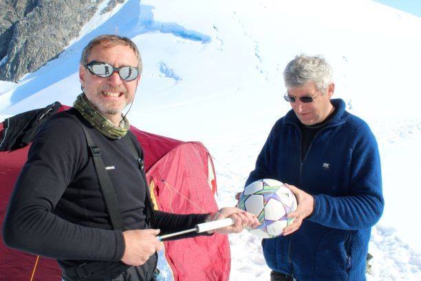 Учасники Антарктичної експедиції провели мініфутбольний матч на високогір’ї материка