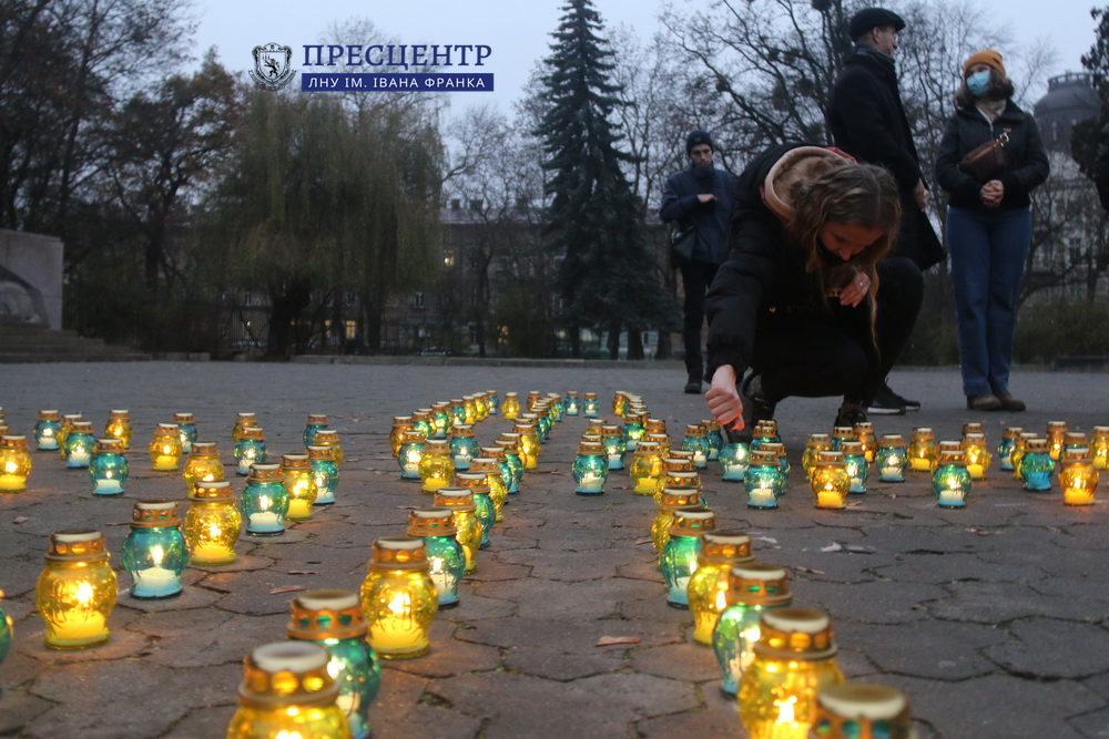 Студенти та викладачі Львівського університету вшанували пам’ять жертв Голодомору в Україні