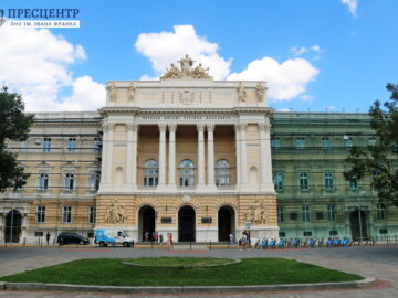 Головний фасад Львівського університету реставрують за європейськими технологіями