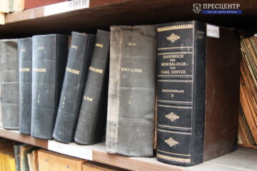 2021-09-30-library-04