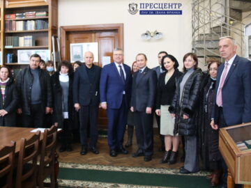 Надзвичайний і Повноважний Посол Латвії в Україні Ілгварс Клява відвідав Наукову бібліотеку Університету