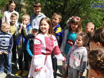 Об’єднані традицією: в Університеті для дітей з різних регіонів України провели великодні гаївки