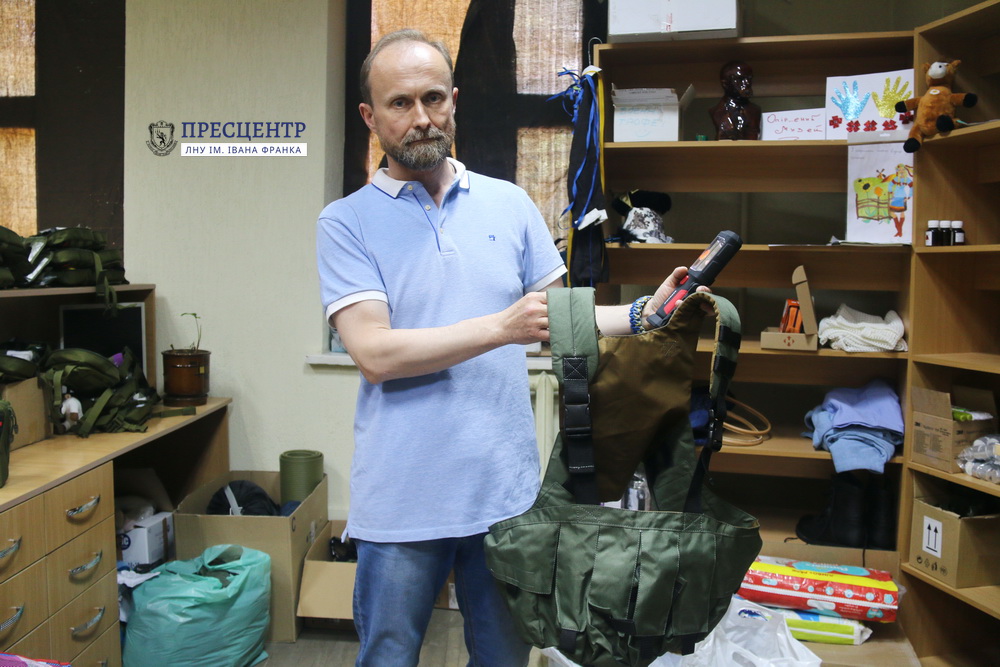 «Маємо бути надійним тилом!»: як працює волонтерський штаб на базі Наукової бібліотеки Львівського університету