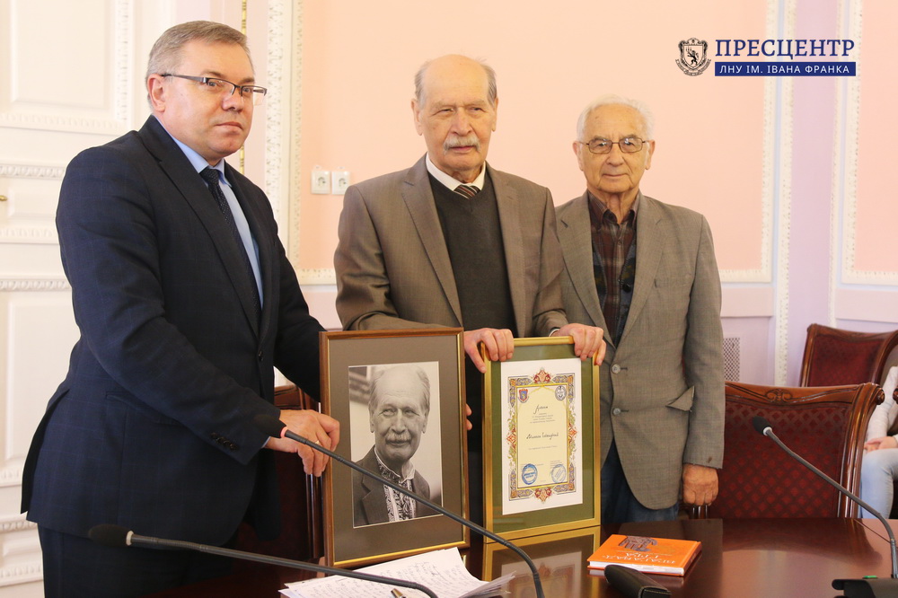 Миколу Ільницького нагородили Літературною премією імені Романа Гамади