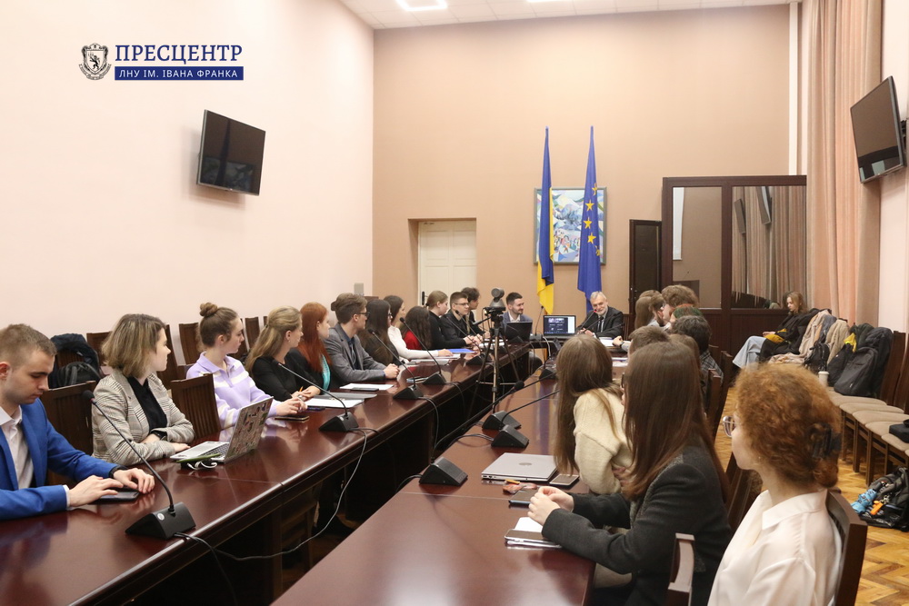 Студенти, аспіранти й молоді вчені дискутували про досвід та інновації науки в Україні