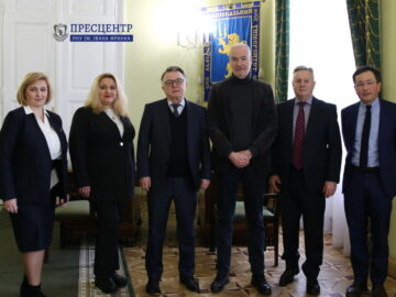 Ректор Володимир Мельник зустрівся із Надзвичайним і Повноважним Послом Франції в Україні Етьєном де Понсеном